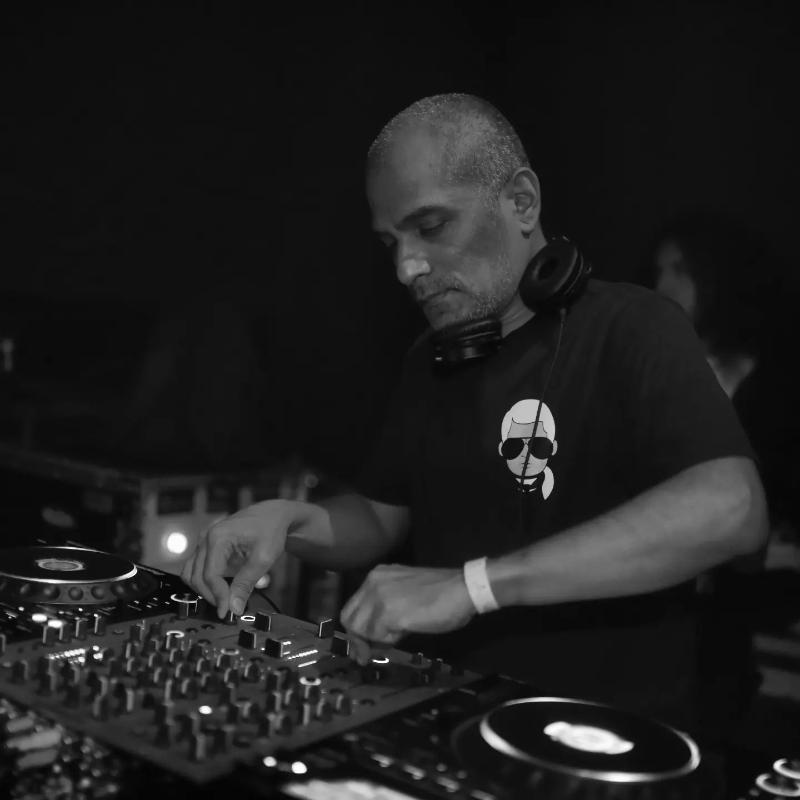 DJ. Carlos Montes