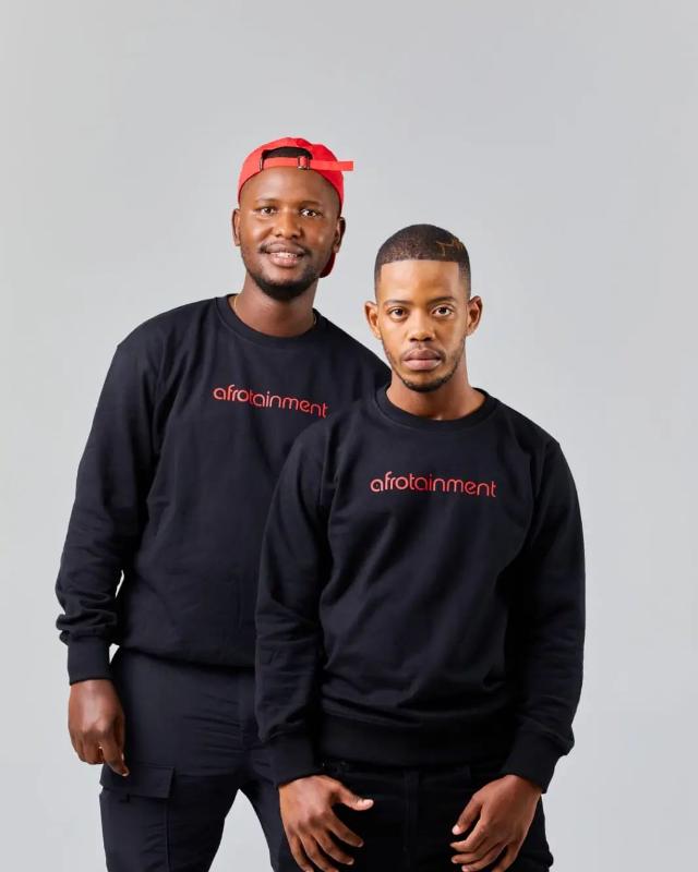 Uyaganga (feat. onetime, Dladla Mshunqisi, DJ Tira & Sizwe Mdlalose) -  Worst Behaviour