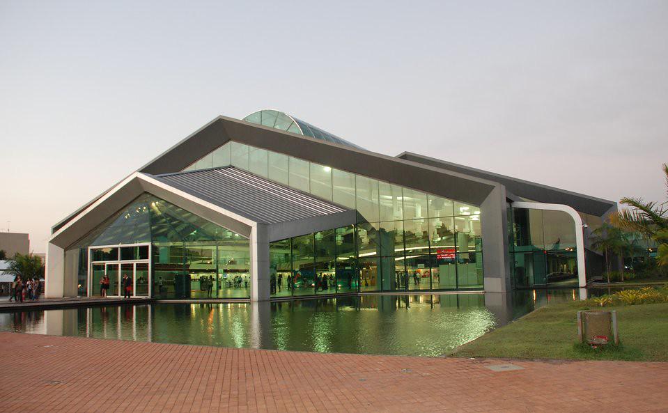 Centro de Convencoes Hangar