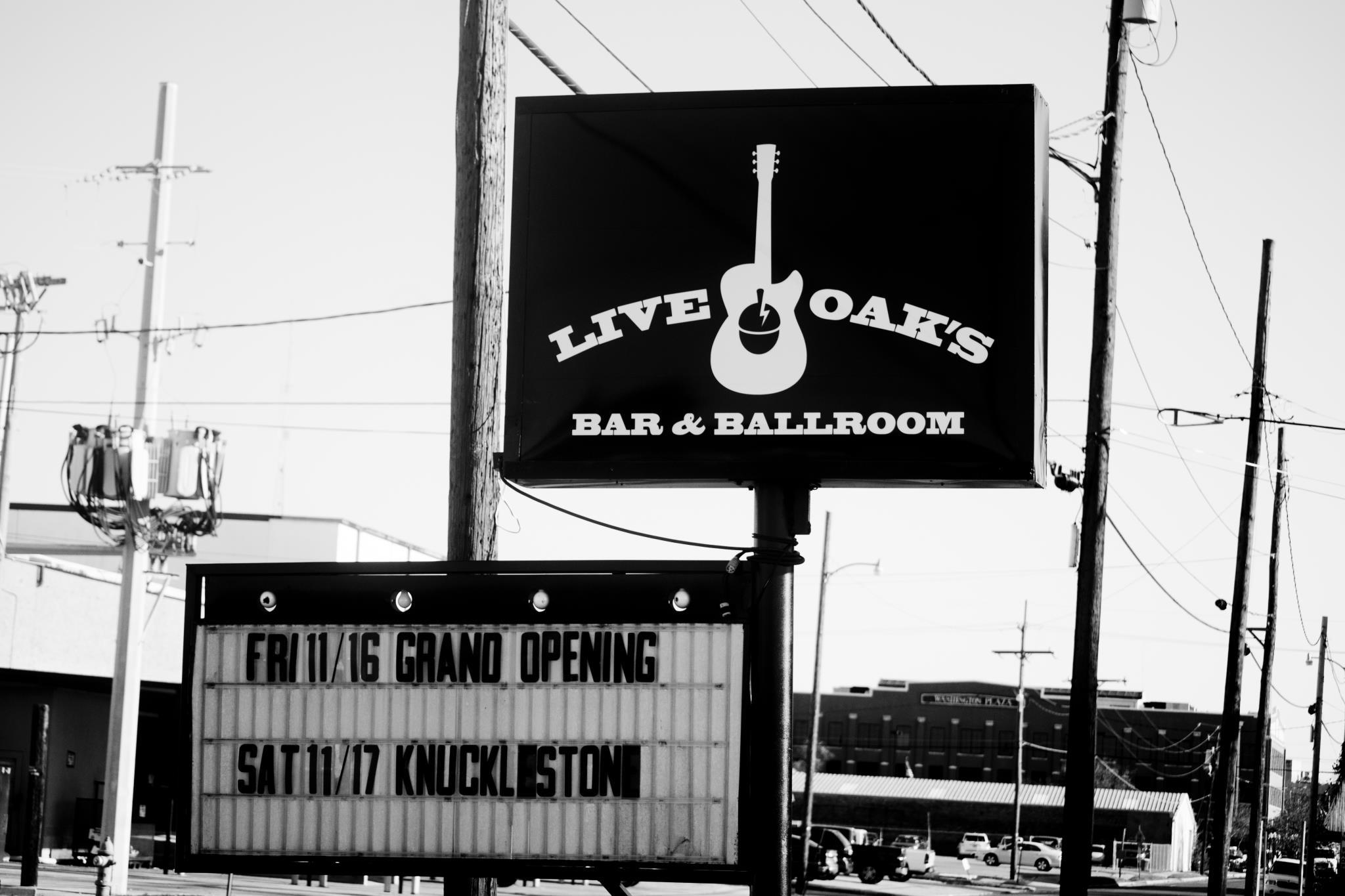 Live Oaks Bar and Ballroom